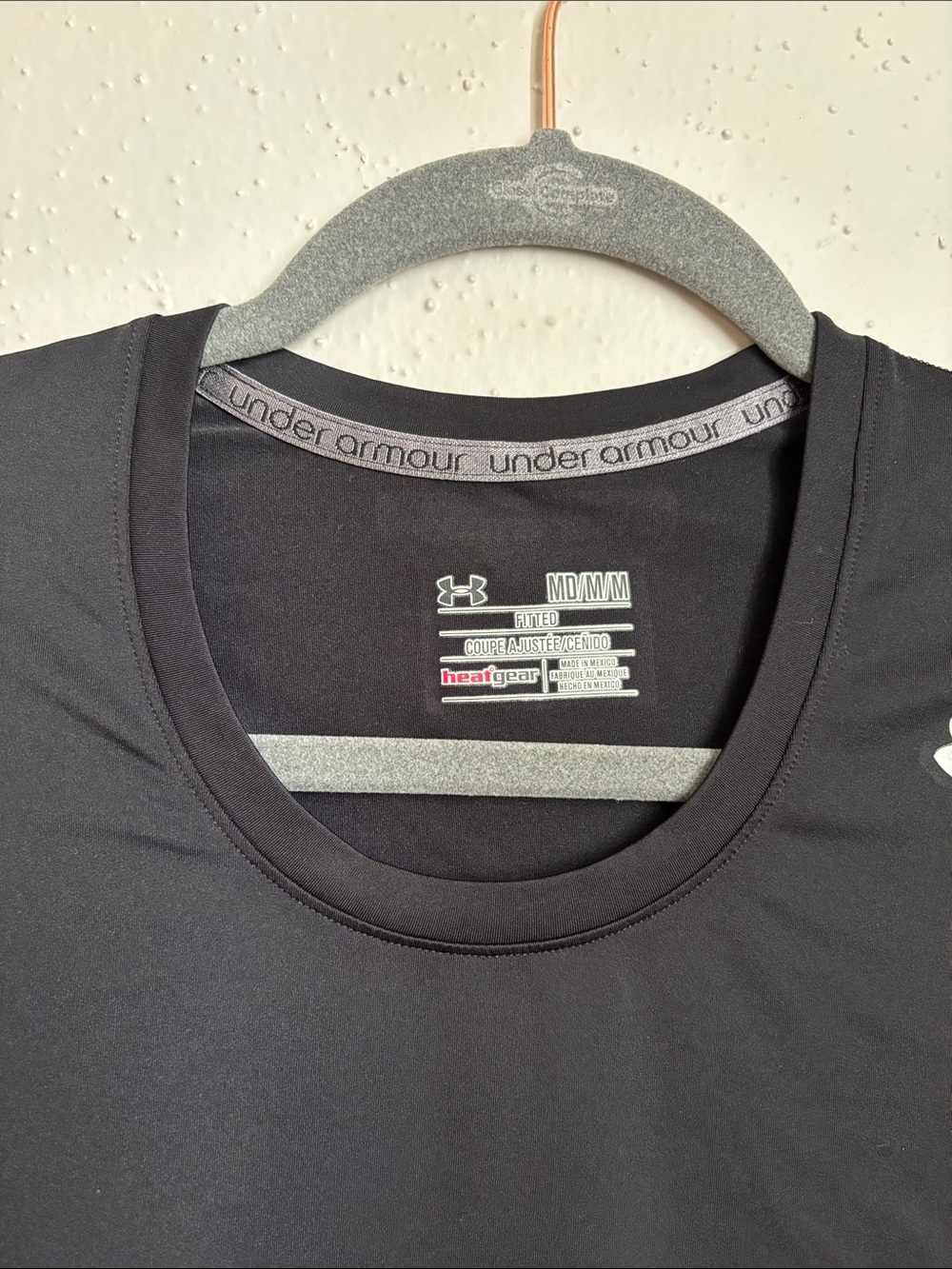 5/$25 🌞 Fitted under armour shirt - Picture 2 of 4